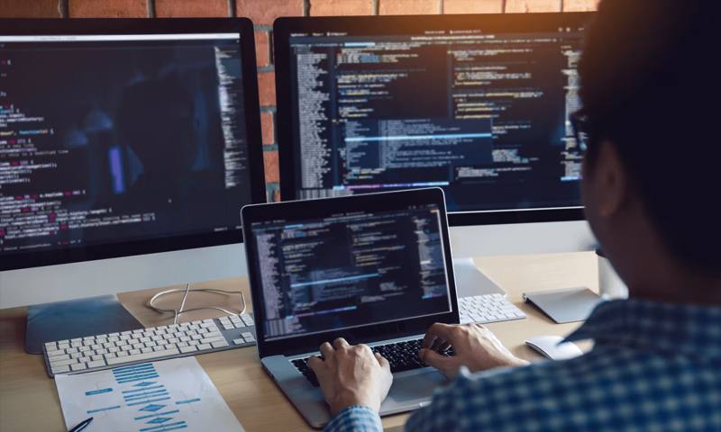 数据科学选型:R与Python如何赋能科尔沁右翼中旗网站建设?